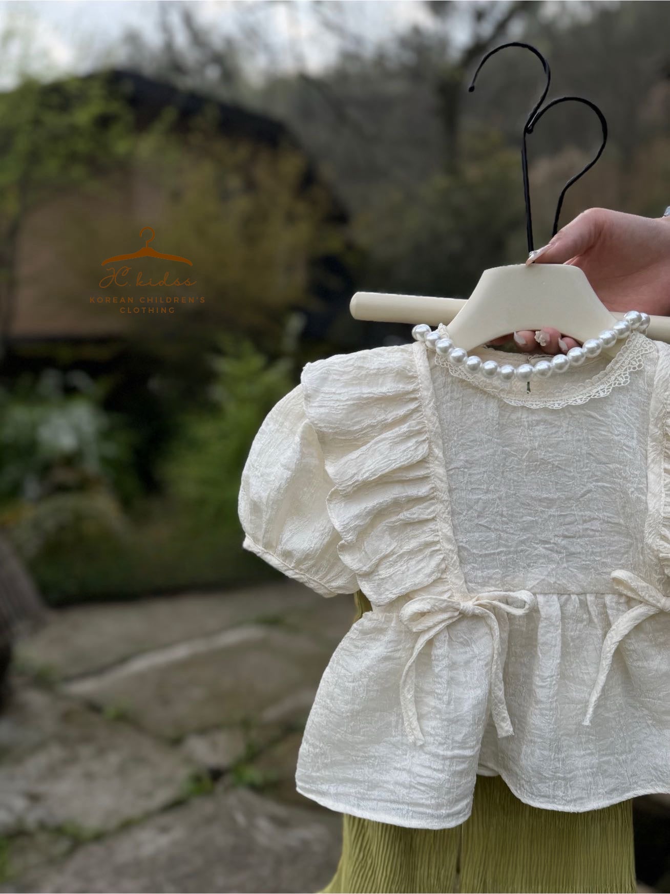 YKT368 米色綁帶泡泡袖上衣