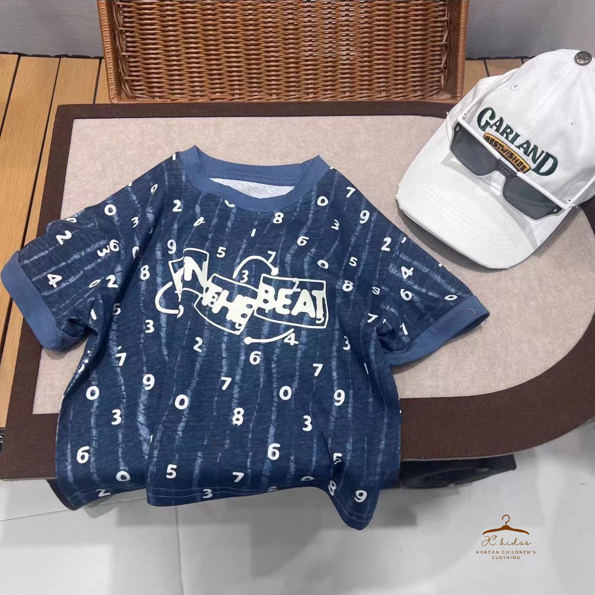 YKT380 藍色字母Tee