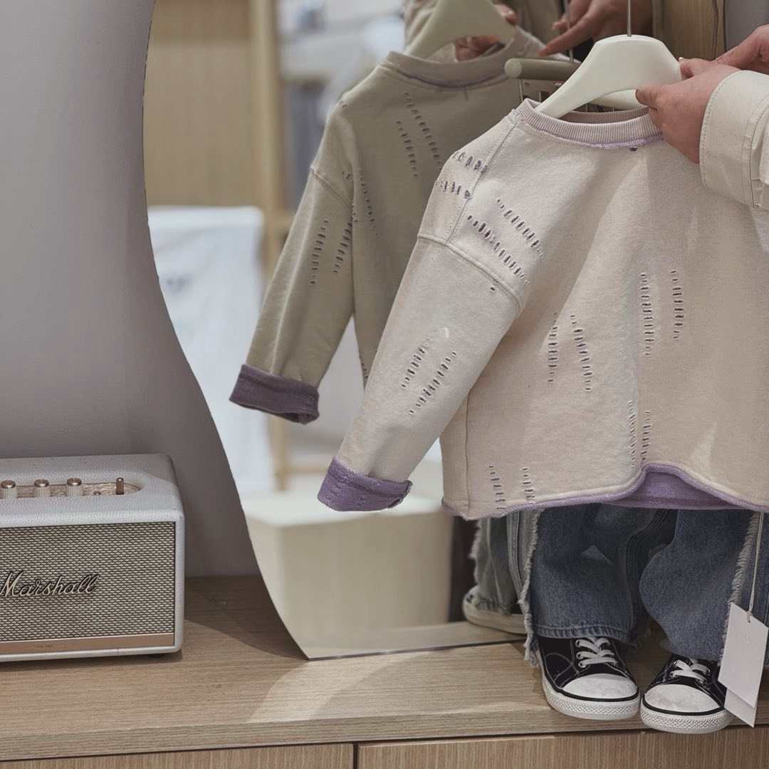 INBT6 洞洞拼色上衣