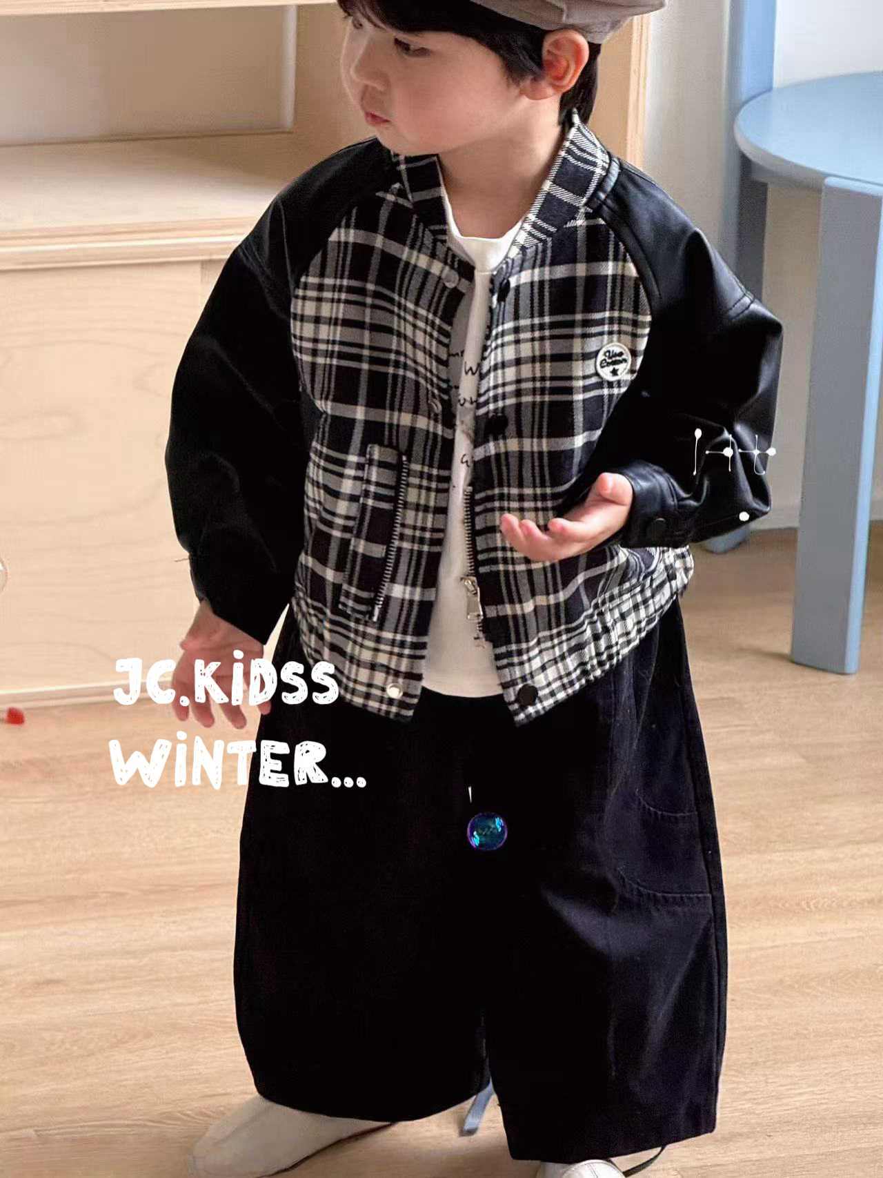 YKJK544 彷皮袖格仔棒球褸